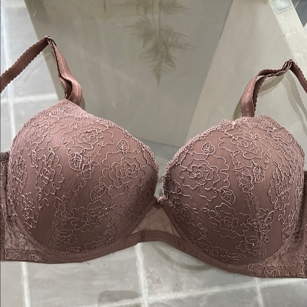 Triumph Lace Underwire molded cup, 38D,Brown